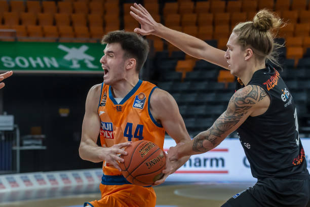 纵向渗透更 纵向渗透更